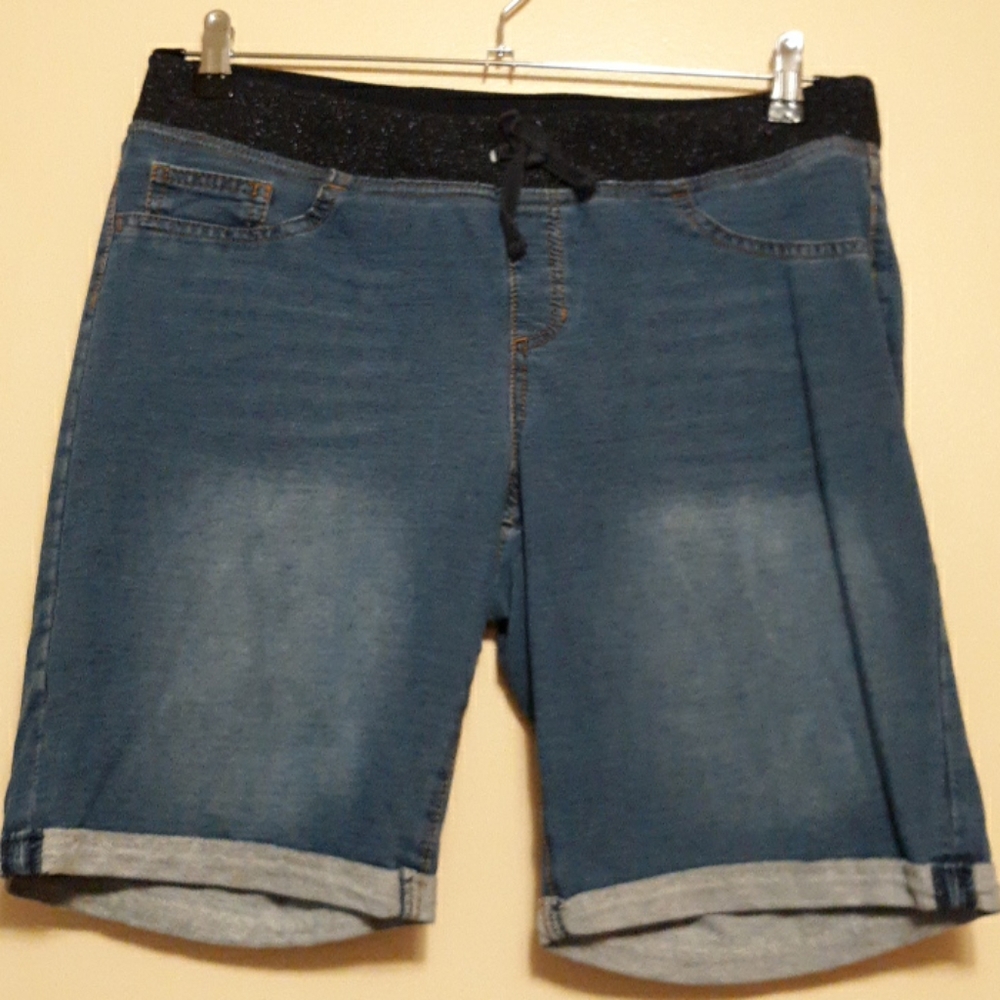 Girls plus Bermuda shorts